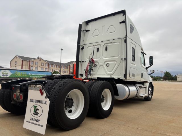2020 Freightliner New Cascadia 126 . Seville OH
