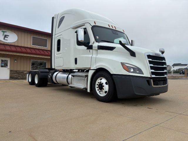 2020 Freightliner New Cascadia 126 .
