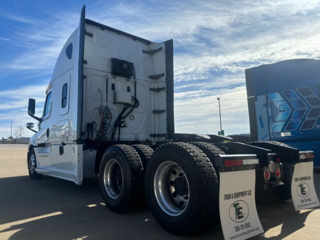 2020 Freightliner New Cascadia 126 . Seville OH