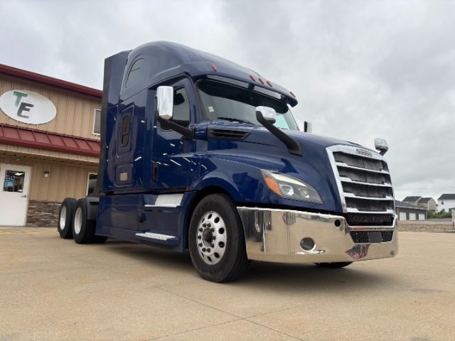 2020 Freightliner New Cascadia 126 .