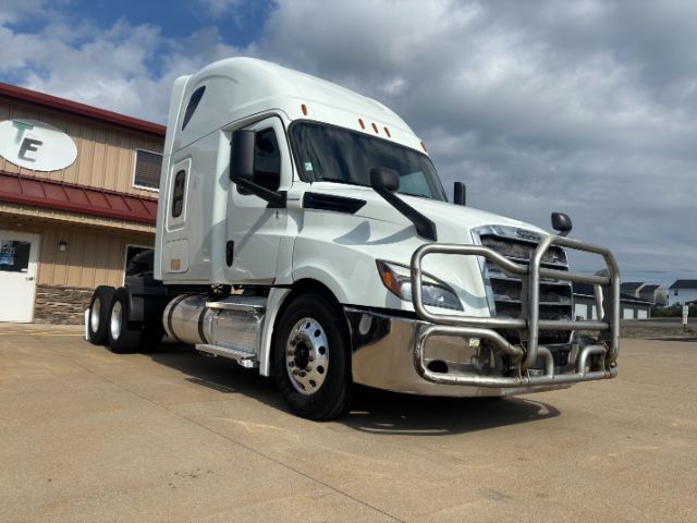 2020 Freightliner New Cascadia 126 .