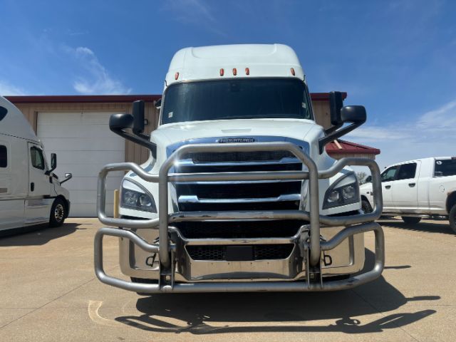2020 Freightliner New Cascadia 126 .