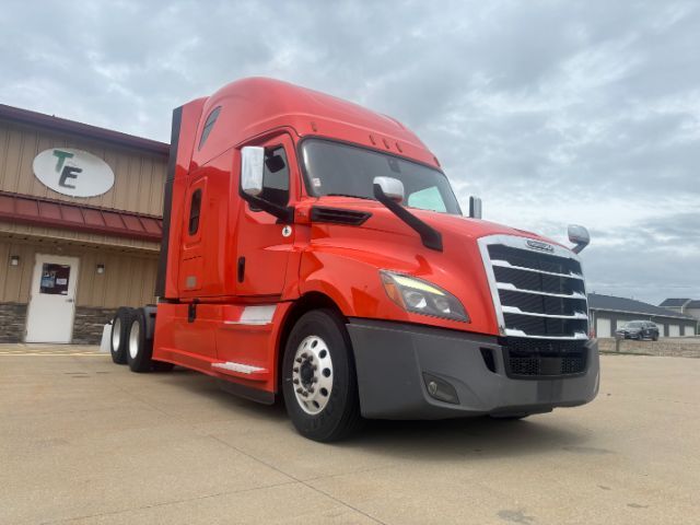 2020 Freightliner New Cascadia 126 .