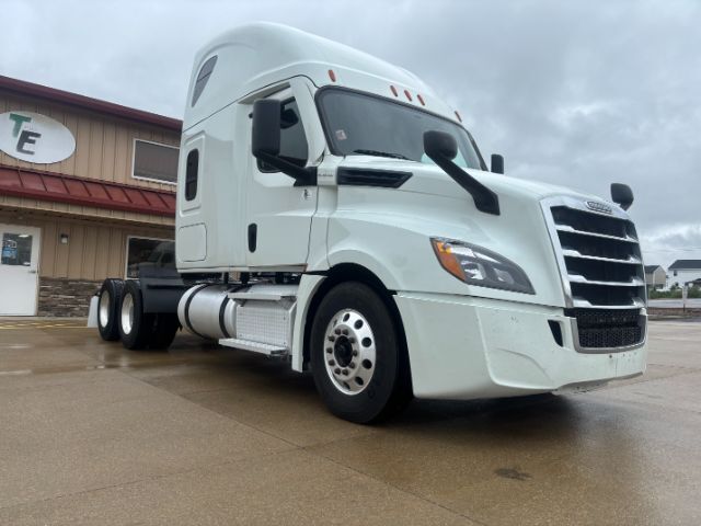 2020 Freightliner New Cascadia 126 .