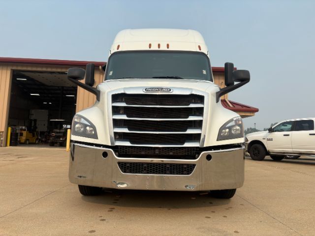 2020 Freightliner New Cascadia 126 .