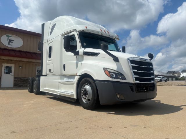2020 Freightliner New Cascadia 126 .