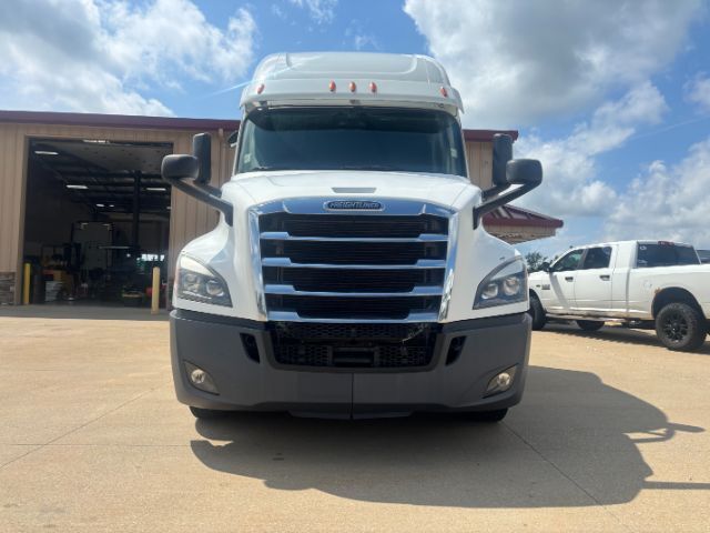 2020 Freightliner New Cascadia 126 .