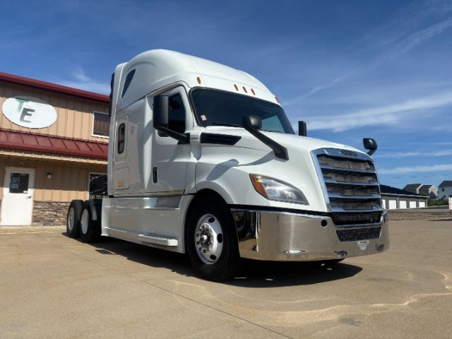 2020 Freightliner New Cascadia 126 .