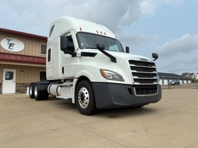 2020 Freightliner New Cascadia 126 .
