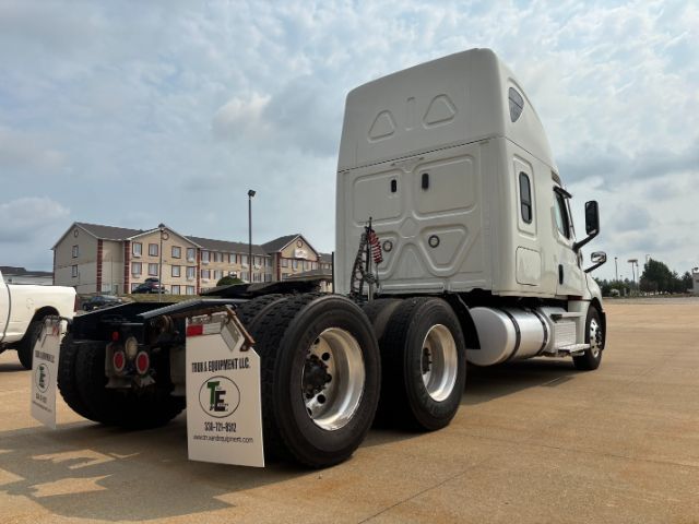 2020 Freightliner New Cascadia 126 . Seville OH