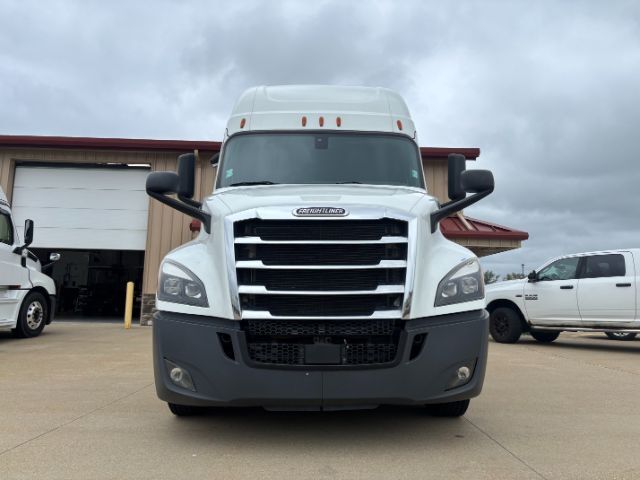 2020 Freightliner New Cascadia 126 .