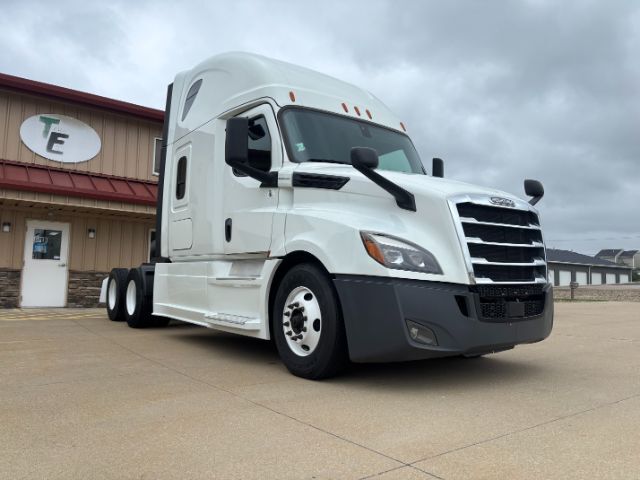2020 Freightliner New Cascadia 126 .