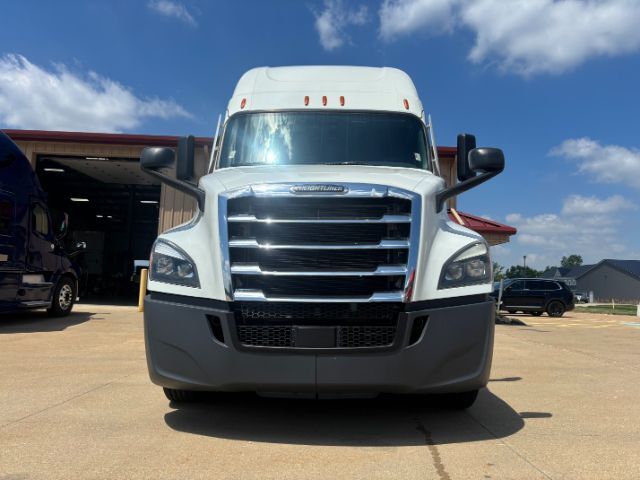 2020 Freightliner New Cascadia 126 .
