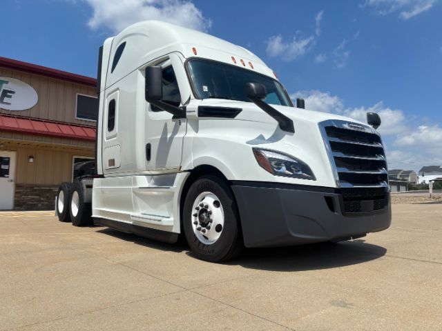 2020 Freightliner New Cascadia 126 .