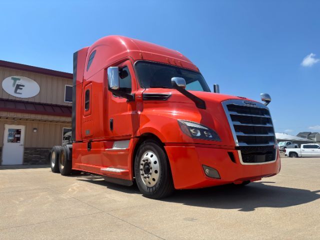 2020 Freightliner New Cascadia 126 .