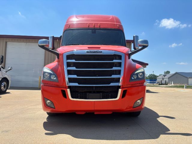 2020 Freightliner New Cascadia 126 .