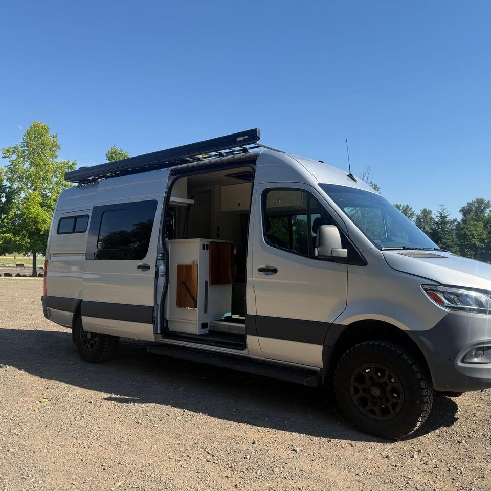 2020 Freightliner Sprinter 2500 High Roof Portland OR
