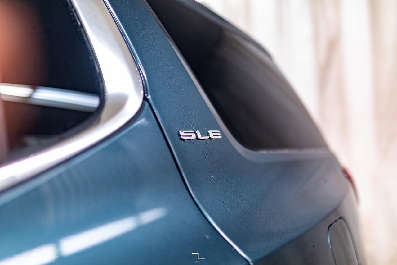 2020 GMC Acadia AWD SLE Roof BCam 3rd Row Red Deer AB