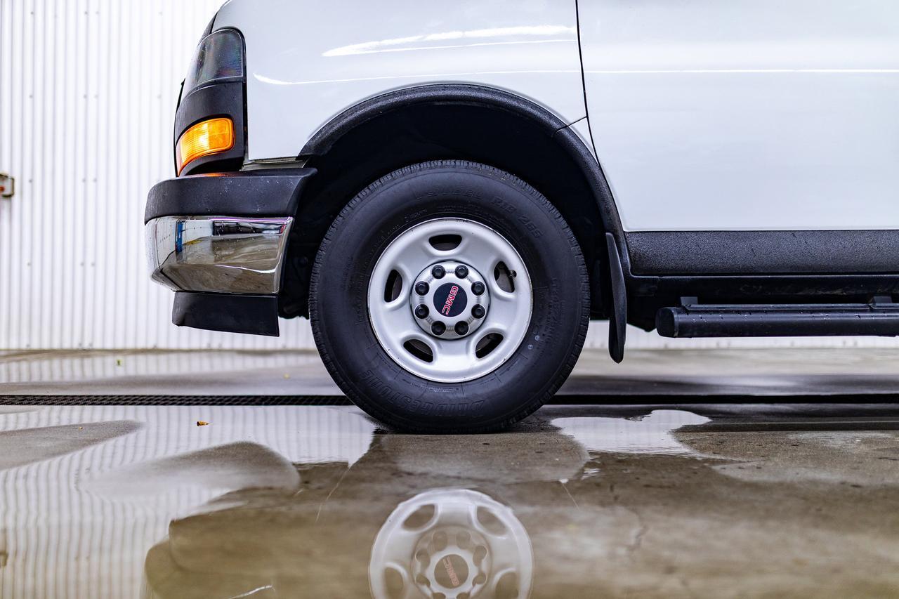 2020 GMC Savana 2500 LS 12 Passenger Van BCam Red Deer AB