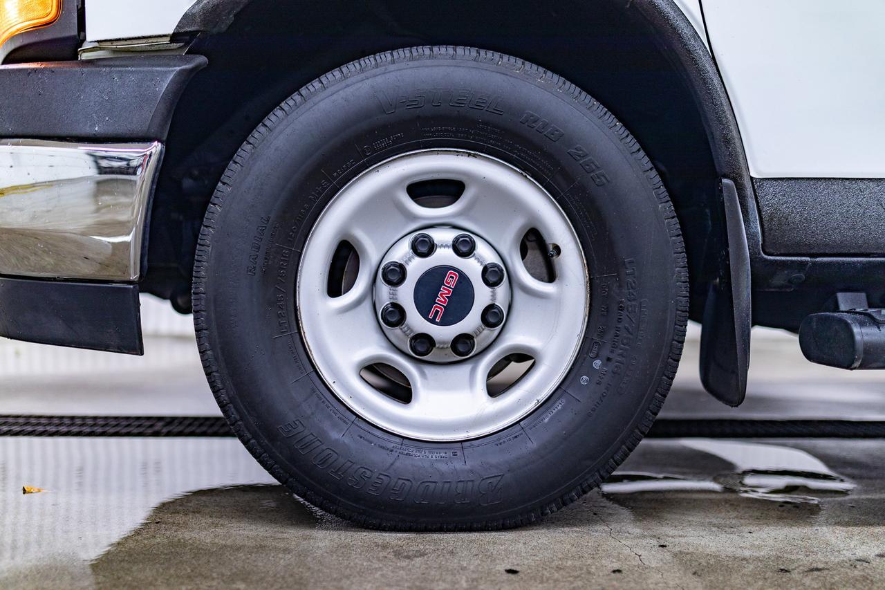 2020 GMC Savana 2500 LS 12 Passenger Van BCam Red Deer AB