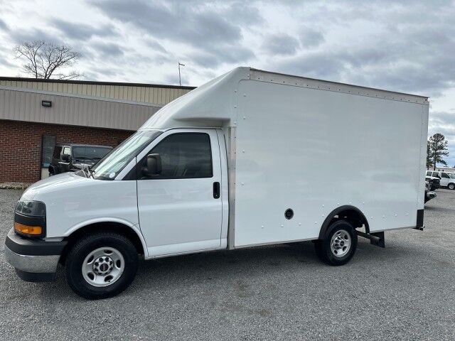 2020 GMC Savana 3500 13' Rockport Cube Van