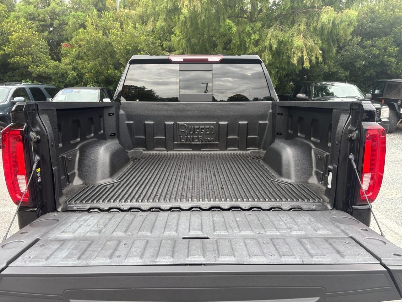 2020 GMC Sierra 1500 SLT, RUNNING BOARDS, REAR POWER SLIDING WINDOW, LANE CHANGE ASSIST, HEATED STEERING WHEEL & SEATS, BACKUP CAMERA, APPLE CARPLAY/ANDROID AUTO CAPABLE, RIDE ON THE ROAD IN THIS GMC! Virginia Beach VA