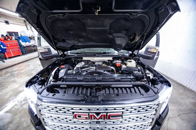 2020 GMC Sierra 2500HD 4x4 Crew Cab Denali Diesel Leather Roof Nav BCam Red Deer AB