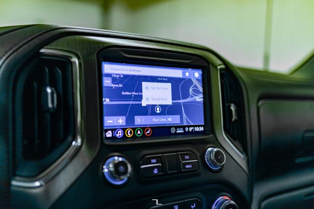 2020 GMC Sierra 2500HD 4x4 Crew Cab Denali Diesel Leather Roof Nav BCam Red Deer AB