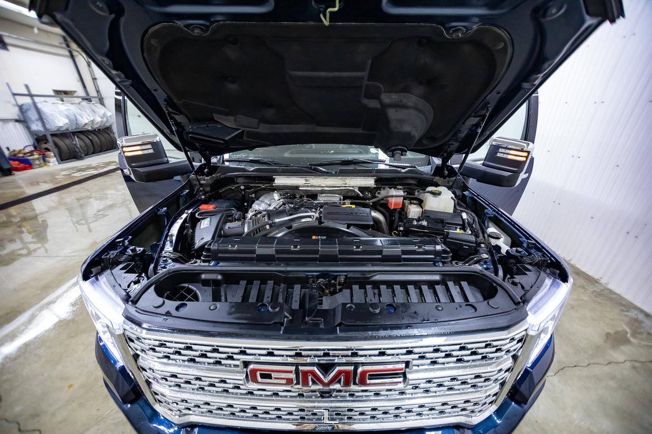 2020 GMC Sierra 3500 4x4 Crew Cab Denali HD Diesel Leather Roof Nav Red Deer AB