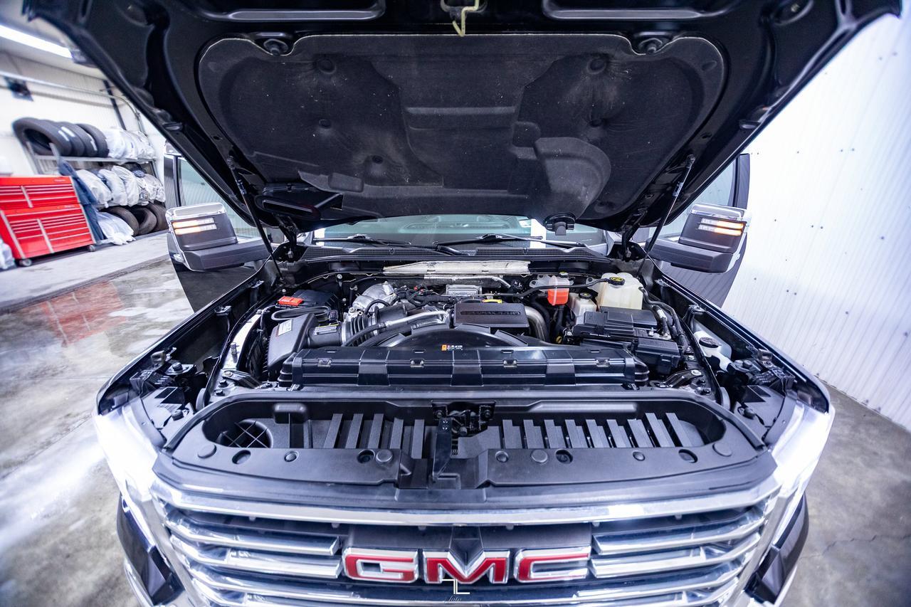 2020 GMC Sierra 3500HD 4x4 Crew Cab SLT Dually Diesel Leather Roof Nav BCam Red Deer AB