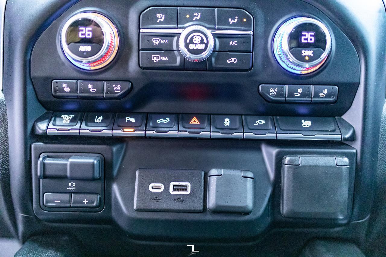 2020 GMC Sierra 3500HD 4x4 Crew Cab SLT Dually Diesel Leather Roof Nav BCam Red Deer AB