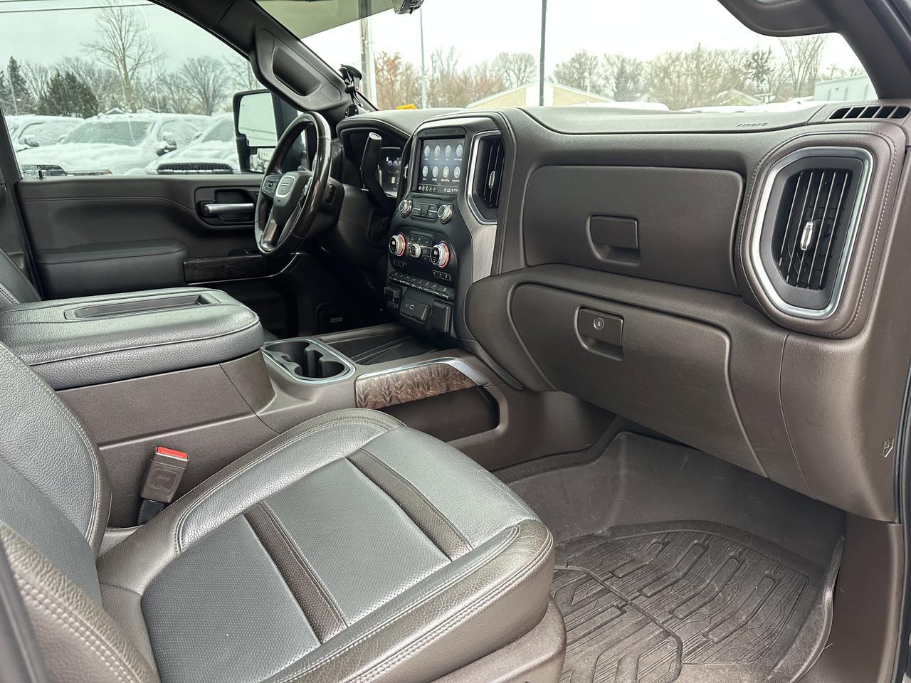 2020 GMC Sierra 3500HD Denali Crew Cab 4WD | V8 Diesel | HD Rear Camera | OnStar Redwater AB