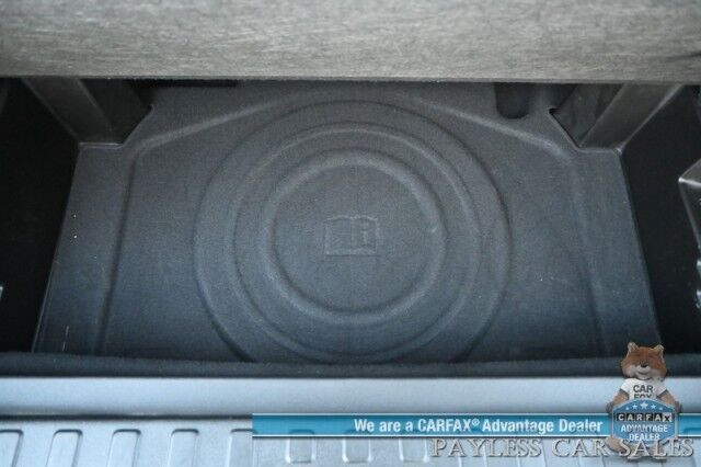 2020 GMC Terrain SLE / AWD / Auto Start / Power & Heated Cloth Seats / Apple CarPlay & Android Auto / Lane Departure & Collision Alert / Back Up Camera / Cruise Control / Power Liftgate / Keyless Entry & Start / Tow Pkg / 1-Owner Anchorage AK