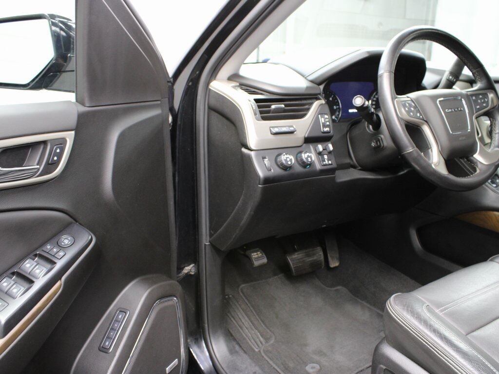 2020 GMC Yukon XL Denali 4WD 7 Passenger Fond du Lac WI