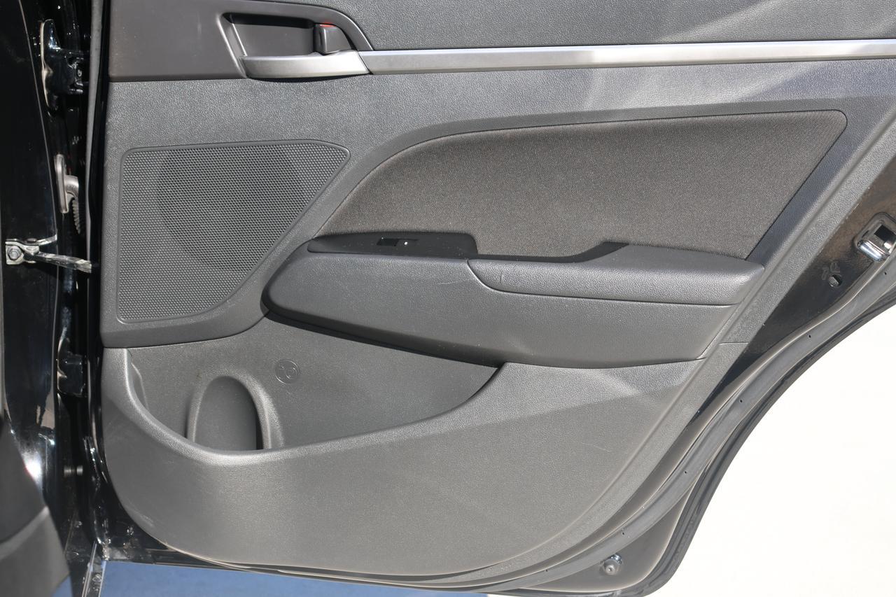 2020 HYUNDAI ELANTRA SEL BLACK at G Motors