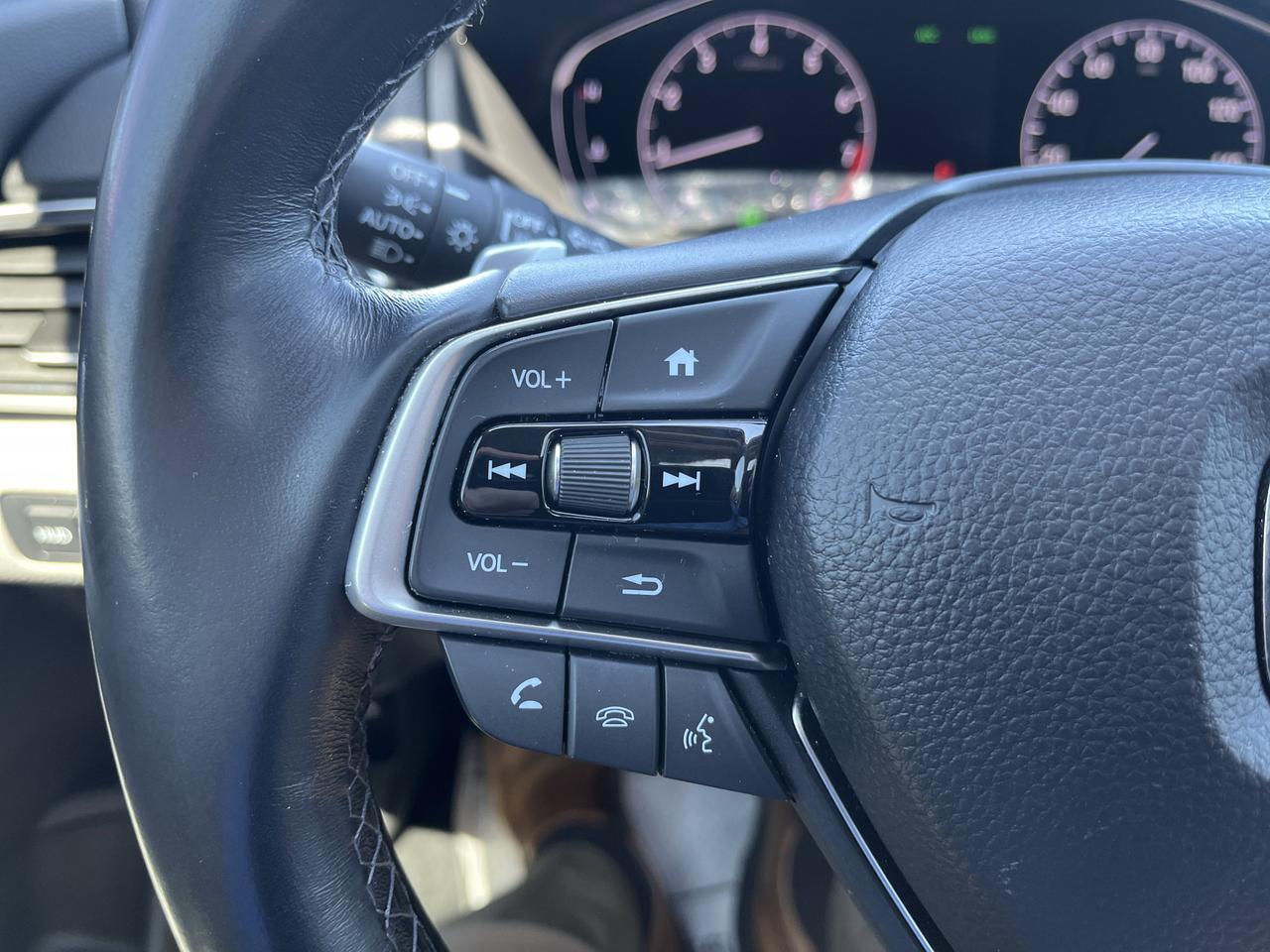 2020 Honda Accord Sedan Touring 2.0T w/Sunroof Nav HtdCldMemLthr Saukville WI