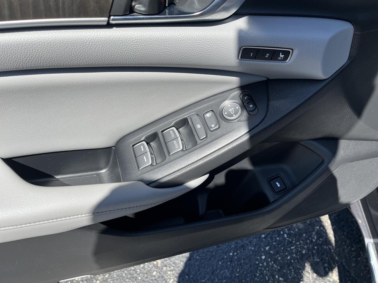 2020 Honda Accord Sedan Touring 2.0T w/Sunroof Nav HtdCldMemLthr Saukville WI