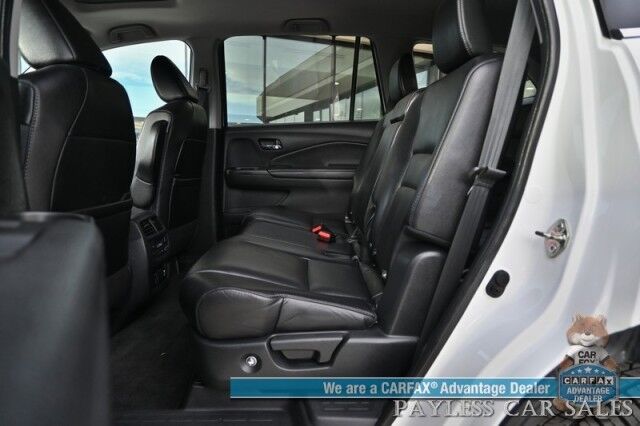 2020 Honda Pilot Touring / AWD / AutoStart / Front & Rear Heated Leather Seats / Sunroof / Navigation / Lane Departure & Blind Spot Alert / Apple CarPlay & Android Auto / Rear Entertainment / 3rd Row / Seats 8 / 26 MPG Anchorage AK