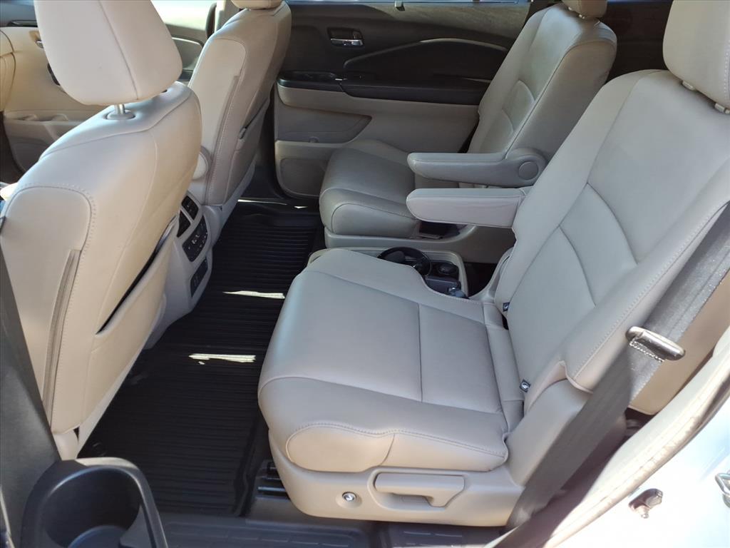 2020 Honda Pilot Touring w/Rear Captain&apos;s Chairs Roanoke VA