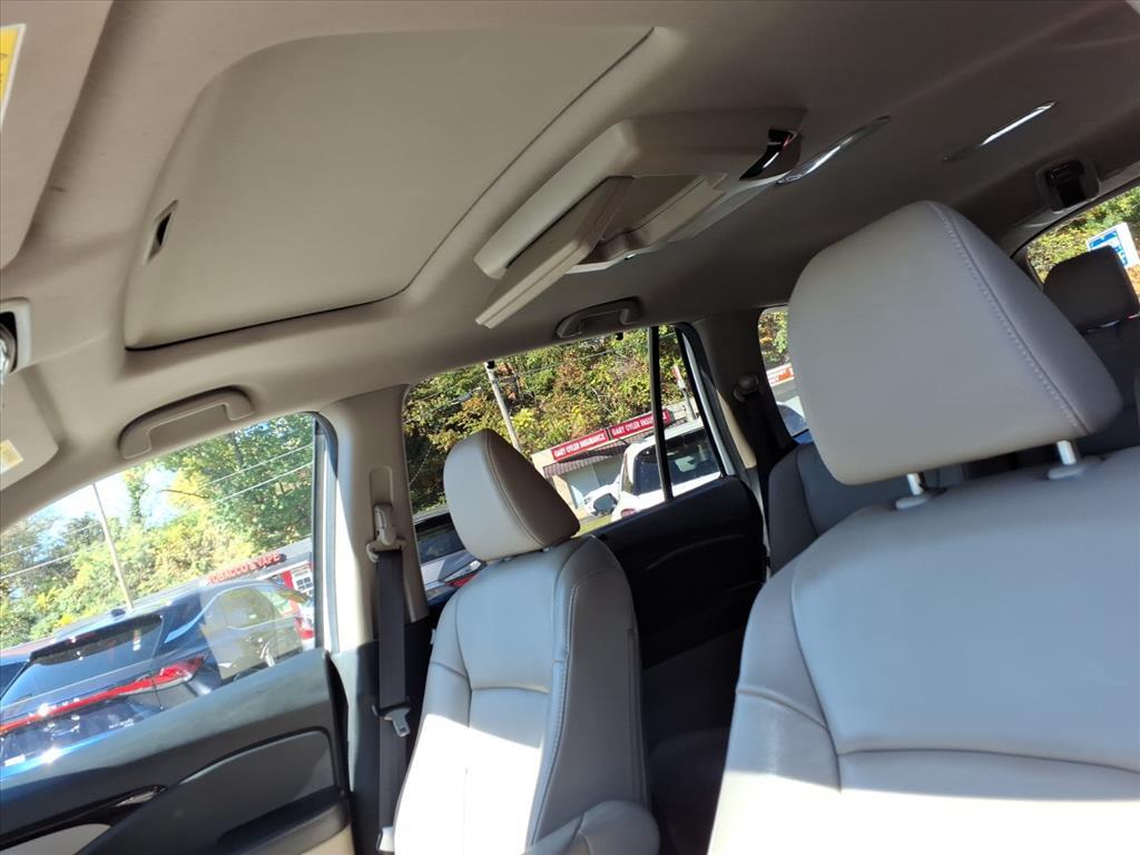 2020 Honda Pilot Touring w/Rear Captain&apos;s Chairs Roanoke VA