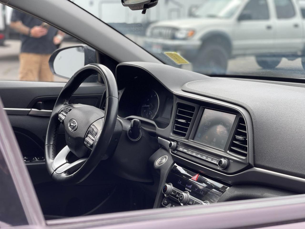 2020 Hyundai Elantra Value Hayden ID