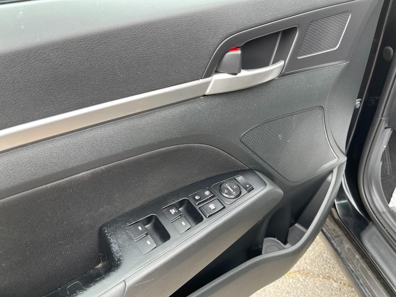 2020 Hyundai Elantra Value Hayden ID