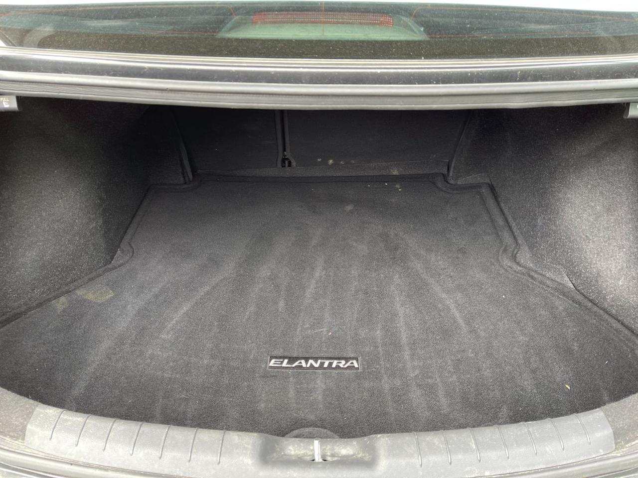 2020 Hyundai Elantra Value Hayden ID