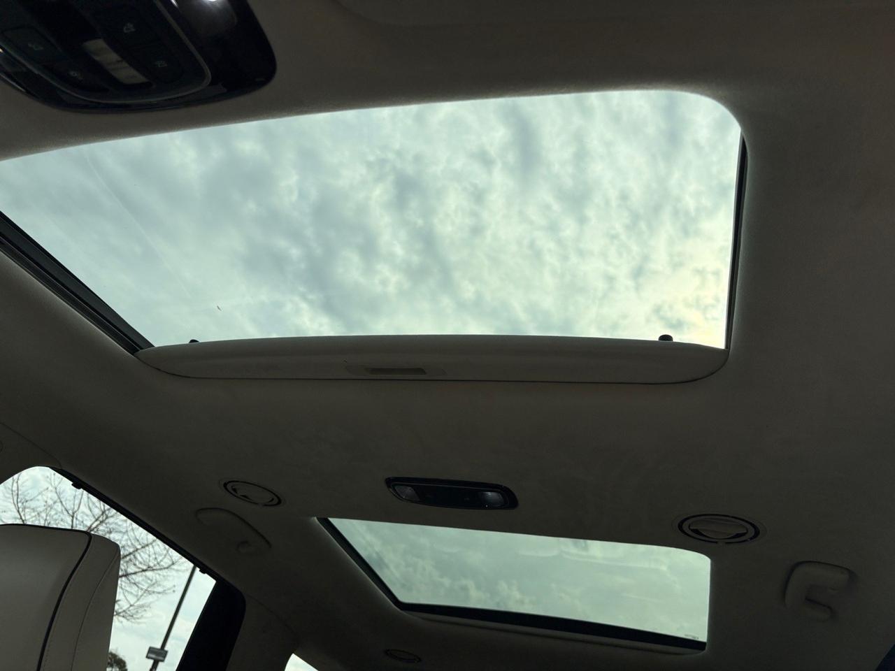 2020 Hyundai Palisade Limited, FORWARD COLLISION ALERT, BLIND SPOT ALERT, DUAL SUNROOF, HEADS-UP DISPLAY, POWER 3RD ROW SEATING, HEATED & COOLING SEATS, APPLE CARPLAY/ANDROID AUTO, REAR QUIET MODE, THIS SUV HAS IT ALL! Virginia Beach VA