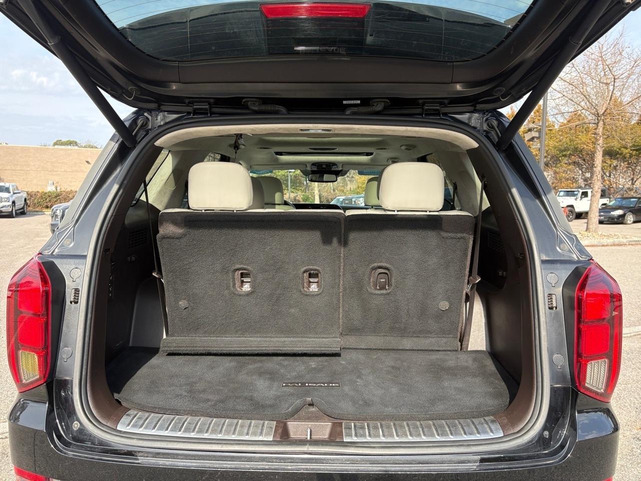 2020 Hyundai Palisade Limited, FORWARD COLLISION ALERT, BLIND SPOT ALERT, DUAL SUNROOF, HEADS-UP DISPLAY, POWER 3RD ROW SEATING, HEATED & COOLING SEATS, APPLE CARPLAY/ANDROID AUTO, REAR QUIET MODE, THIS SUV HAS IT ALL! Virginia Beach VA