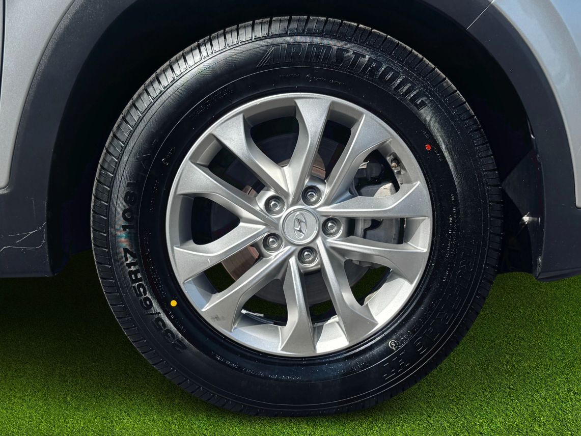 2020 Hyundai Santa Fe 2.4 SEL Sport Utility 4D