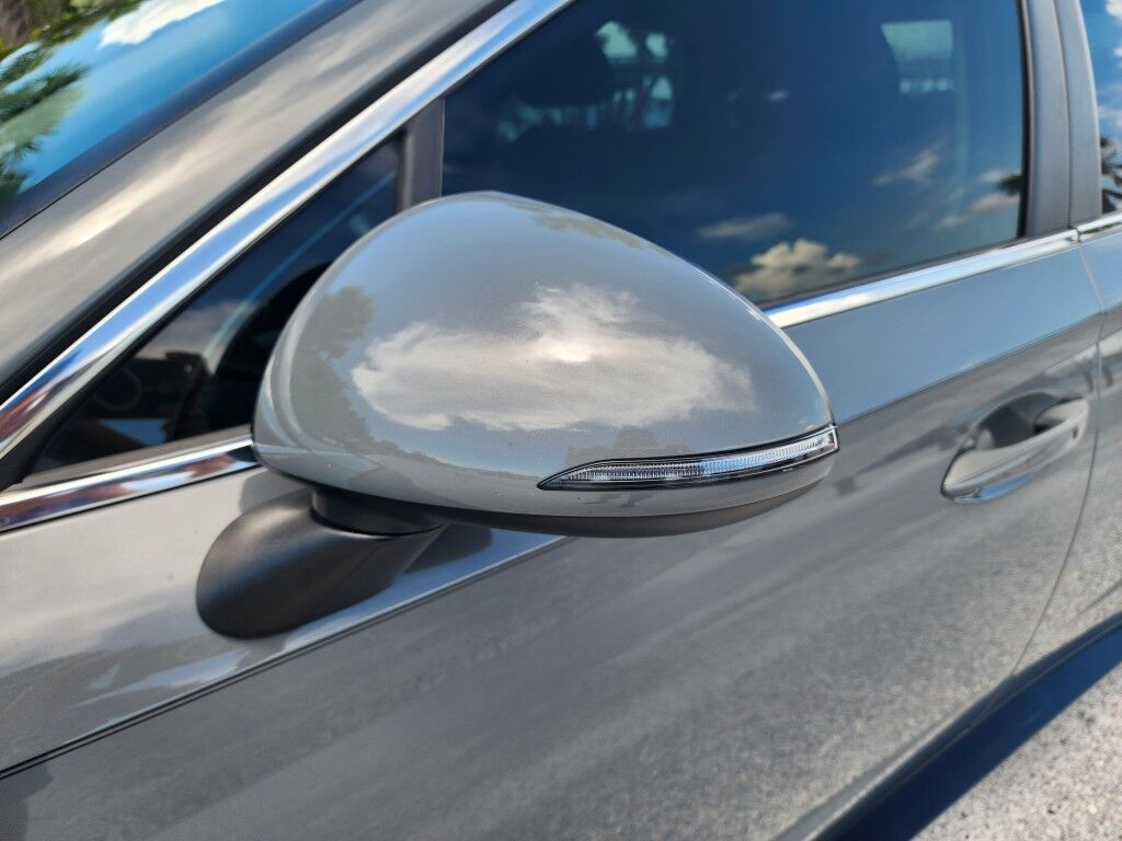 2020 Hyundai Sonata SEL~EXCELLENT CONDITION~ADAPTIVE CRUISE CONTROL~BLUETOOTH~DRIVER ASSISTANCE PACKAGE~HEATED SEATS~PANORAMIC MOONROOF / SUNROOF~PUSH-BUTTON START~REAR CROSS TRAFFIC ALLERT Sarasota FL