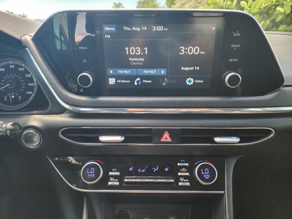 2020 Hyundai Sonata SEL~EXCELLENT CONDITION~ADAPTIVE CRUISE CONTROL~BLUETOOTH~DRIVER ASSISTANCE PACKAGE~HEATED SEATS~PANORAMIC MOONROOF / SUNROOF~PUSH-BUTTON START~REAR CROSS TRAFFIC ALLERT Sarasota FL