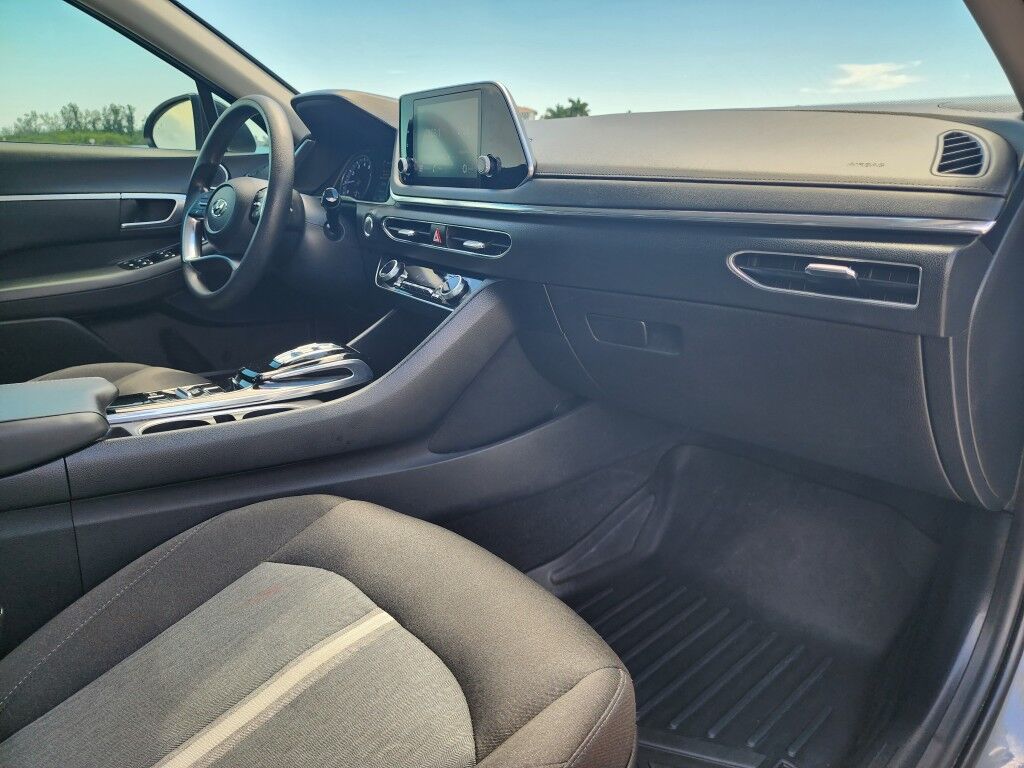 2020 Hyundai Sonata SEL~EXCELLENT CONDITION~ADAPTIVE CRUISE CONTROL~BLUETOOTH~DRIVER ASSISTANCE PACKAGE~HEATED SEATS~PANORAMIC MOONROOF / SUNROOF~PUSH-BUTTON START~REAR CROSS TRAFFIC ALLERT Sarasota FL