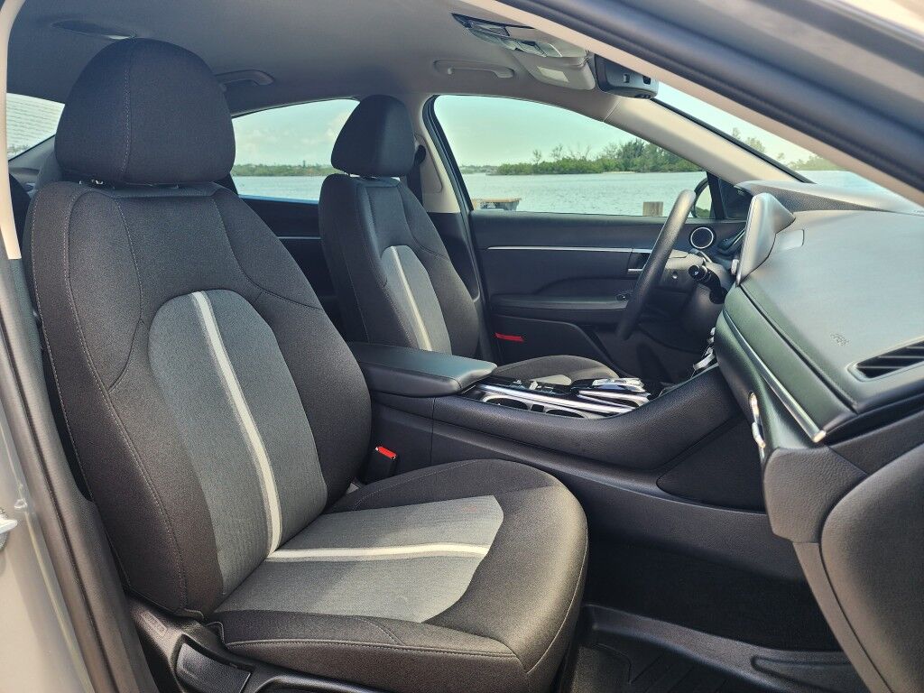 2020 Hyundai Sonata SEL~EXCELLENT CONDITION~ADAPTIVE CRUISE CONTROL~BLUETOOTH~DRIVER ASSISTANCE PACKAGE~HEATED SEATS~PANORAMIC MOONROOF / SUNROOF~PUSH-BUTTON START~REAR CROSS TRAFFIC ALLERT Sarasota FL